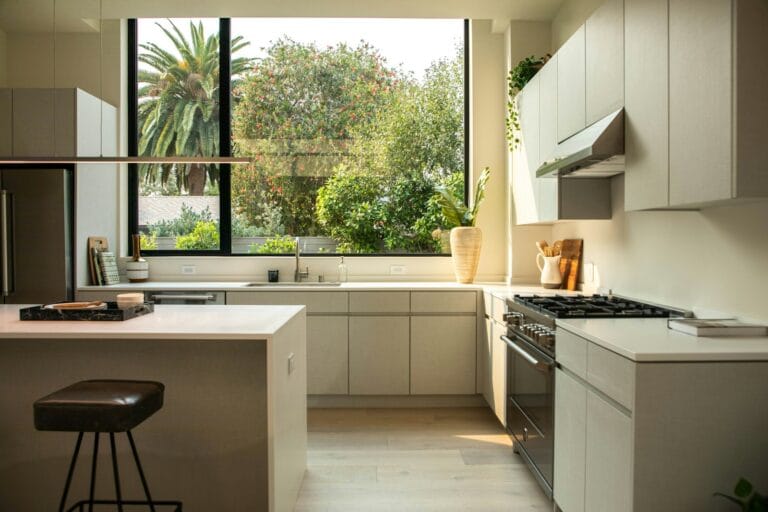 Handleless Kitchens: Hidden Handle Systems, Pros, Cons and How to Choose